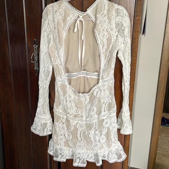 NWOT Antique off- White lace backless dress w/bell sleeves! Stunning, gorgeous! - Picture 3 of 7